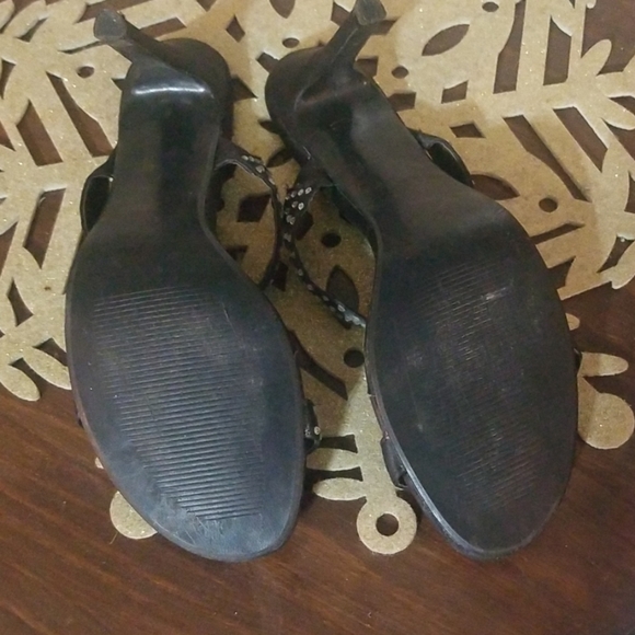 Heels - Picture 3 of 4